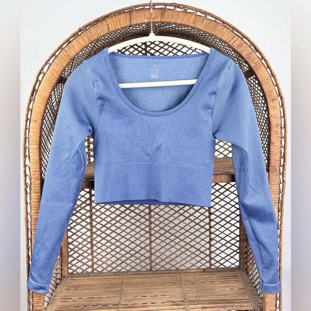 Aerie Offline Sidewalk Seamless Long Sleeve Cropped Blue Top Crewneck Small - Picture 3 of 5